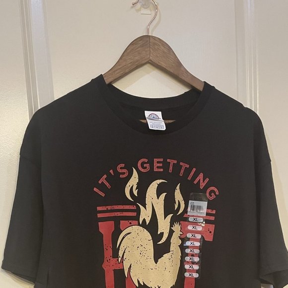 Graphic T-shirt - Picture 2 of 3